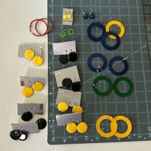 20 pairs of earrings. Great for crafts. Fun and funky.